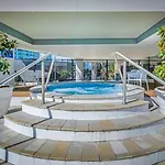 Surfers Paradise 2 Bed Great Views Pool