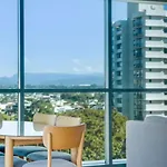 Surfers Paradise 2 Bed Great Views Pool