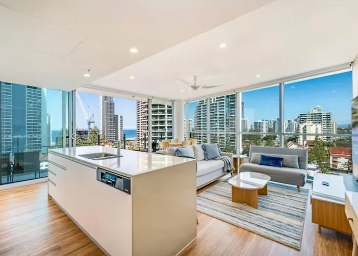 Surfers Paradise 2 Bed Great Views Pool