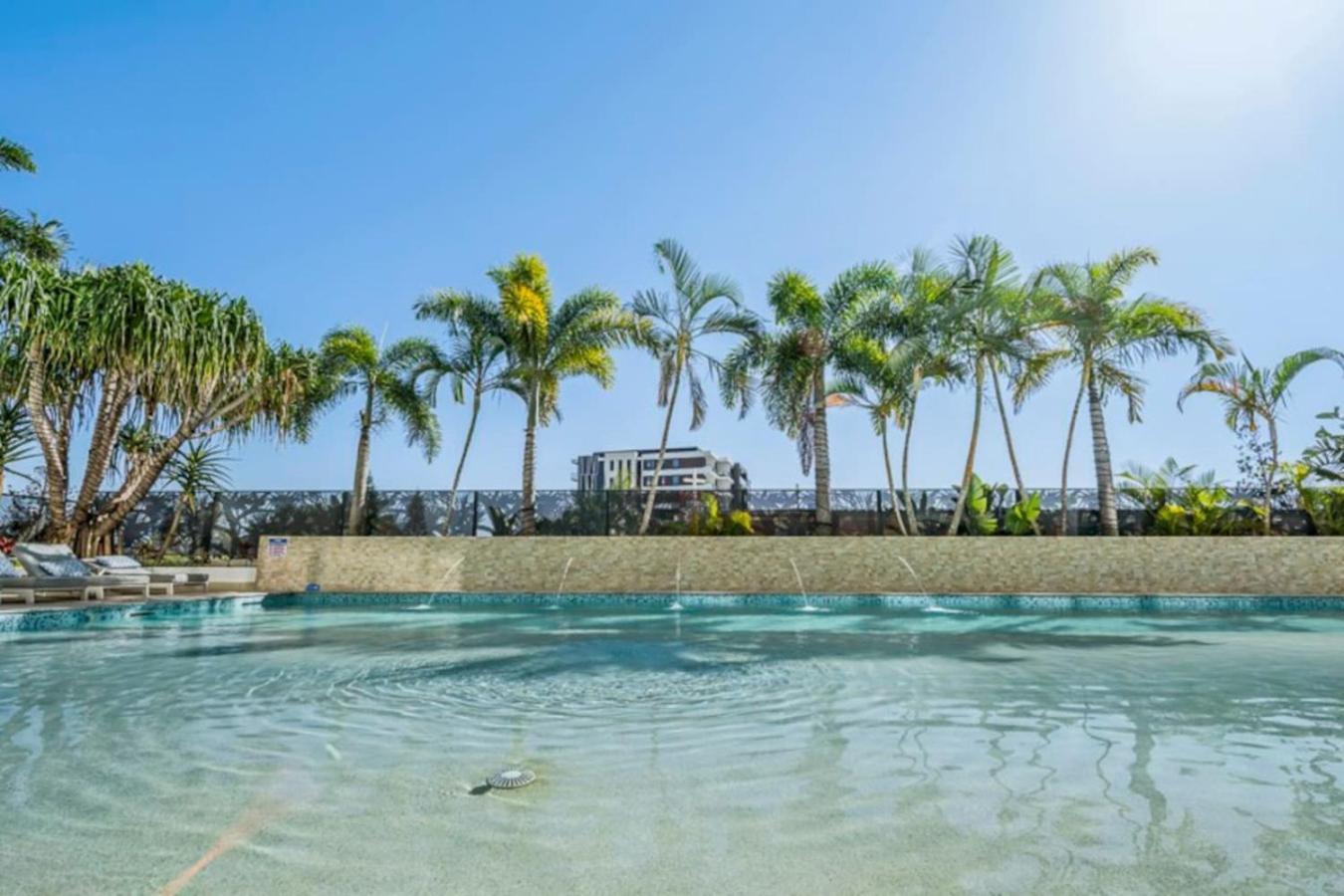 Surfers Paradise 2 Bed Great Views Pool