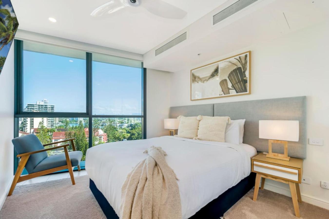 Surfers Paradise 2 Bed Great Views Pool * Gold Coast