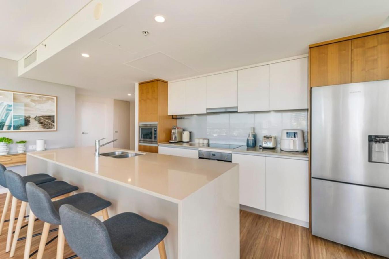 Surfers Paradise 2 Bed Great Views Pool