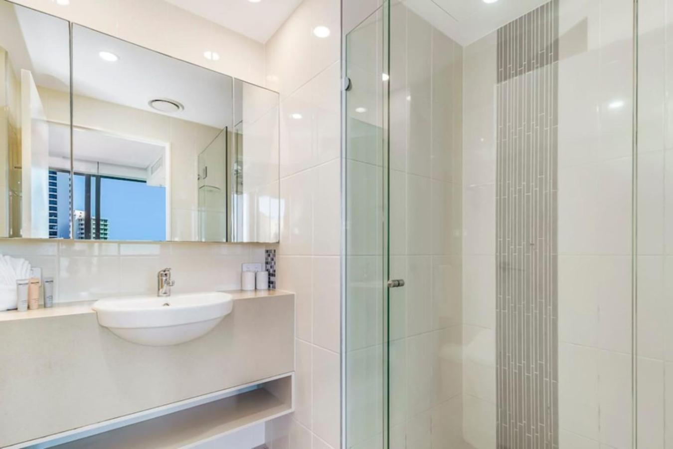 Apartment Surfers Paradise 2 Bed Great Views Pool Gold Coast