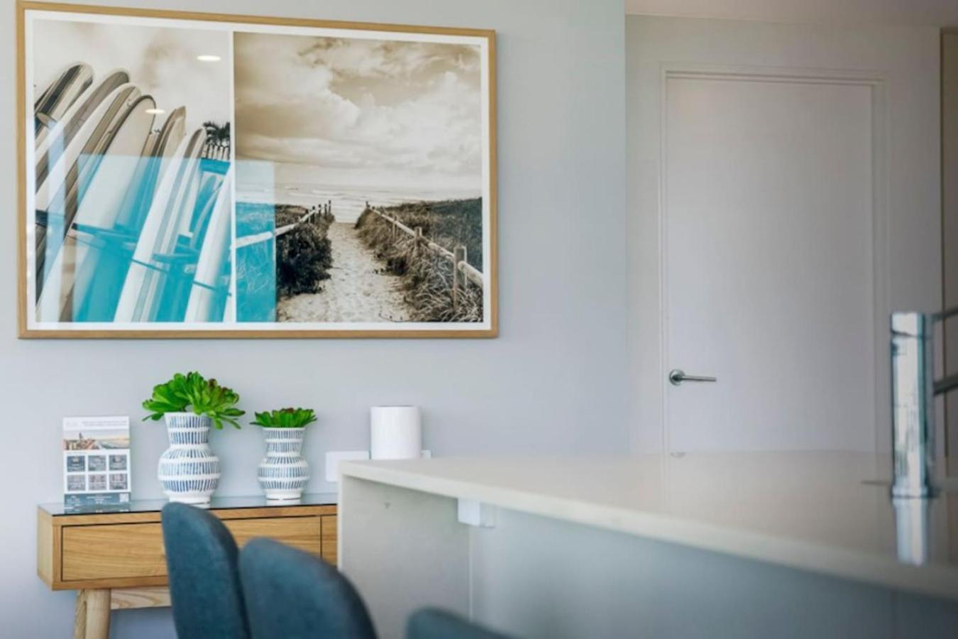 Surfers Paradise 2 Bed Great Views Pool Gold Coast